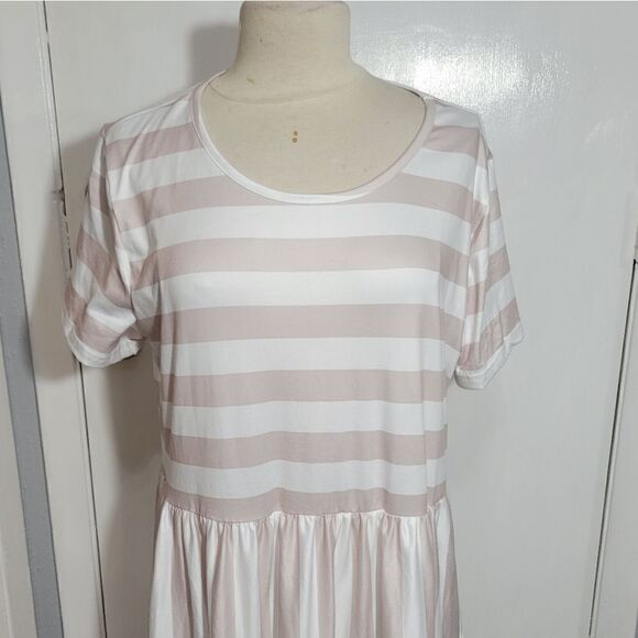 Plus size Tiered and striped dress - Picture 6 of 8